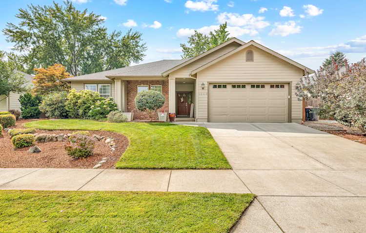 1949 Woodside Dr Medford, OR 97501