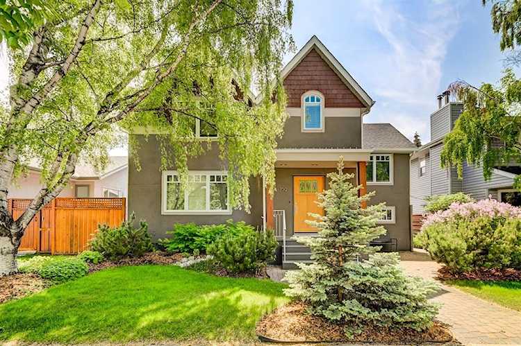 739 Alexander Crescent NW Calgary, AB T2M 4B8