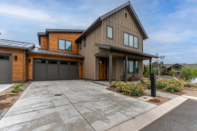 61303 McRoberts Ln Bend, OR 97702