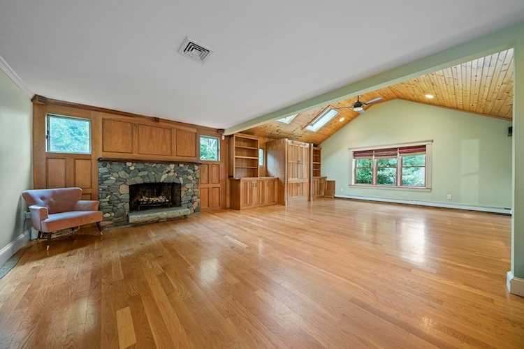 83 Fort Hill St Hingham, MA 02043
