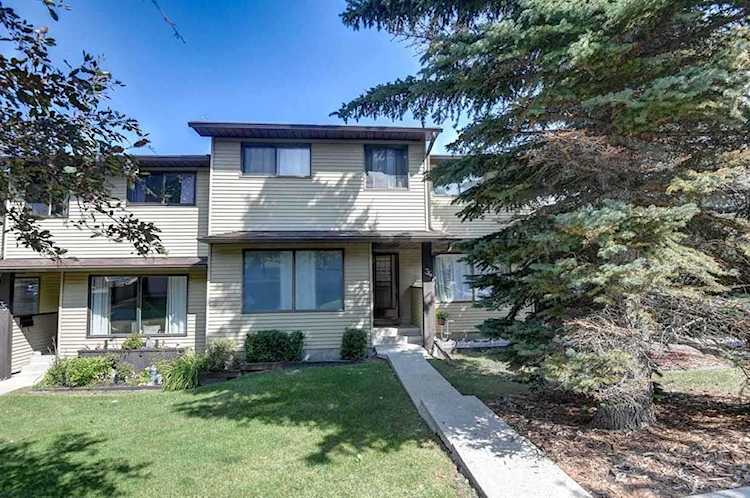 380 Bermuda Dr NW #34 Calgary, AB T3K 2B2