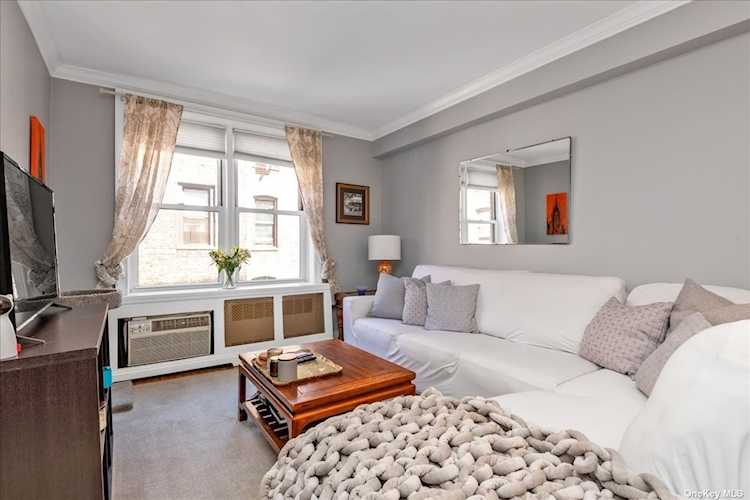 41-31 51st #3B Woodside, NY 11377