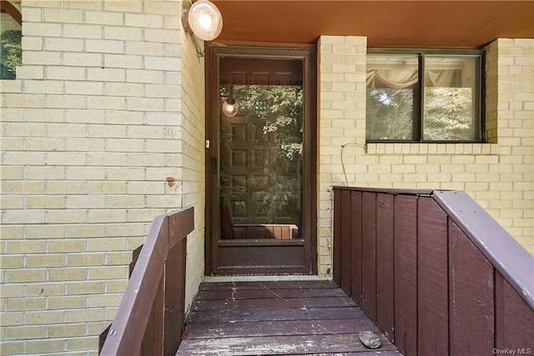 370 N Greeley Ave Chappaqua, NY 10514 - $350,000 Photo 1