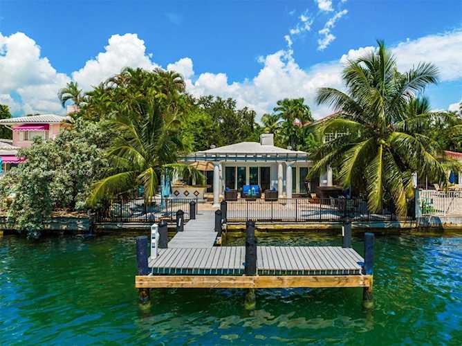 1560 Bay Dr Miami Beach, FL 33141