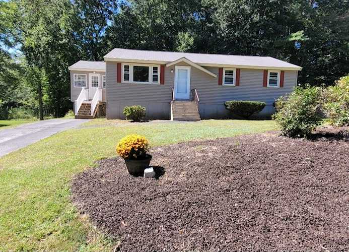 8 Peter Rd Merrimack, NH 03054 | MLS 4968673 Photo 1