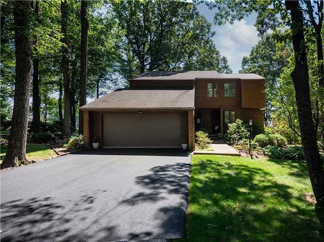 5218 Foxcroft Dr home for sale in Schnecksville, PA - Homeway Real Estate Photo 1
