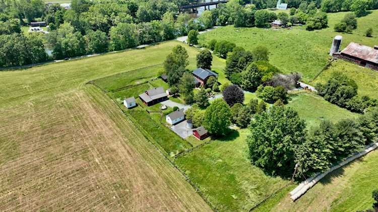 106 Creamery Rd Pence Springs, WV 24962