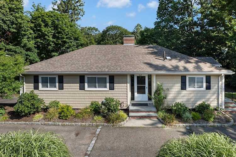 855 Worcester St, Wellesley, MA 02481 - $760,000 - MLS#73156047 Photo 1
