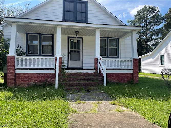 215 Middle St Smithfield, VA 23430