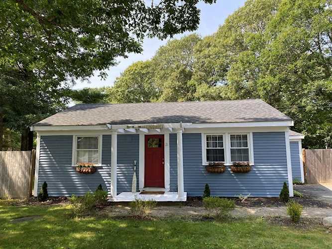 21 Mashpee Neck Road Mashpee, MA 02649