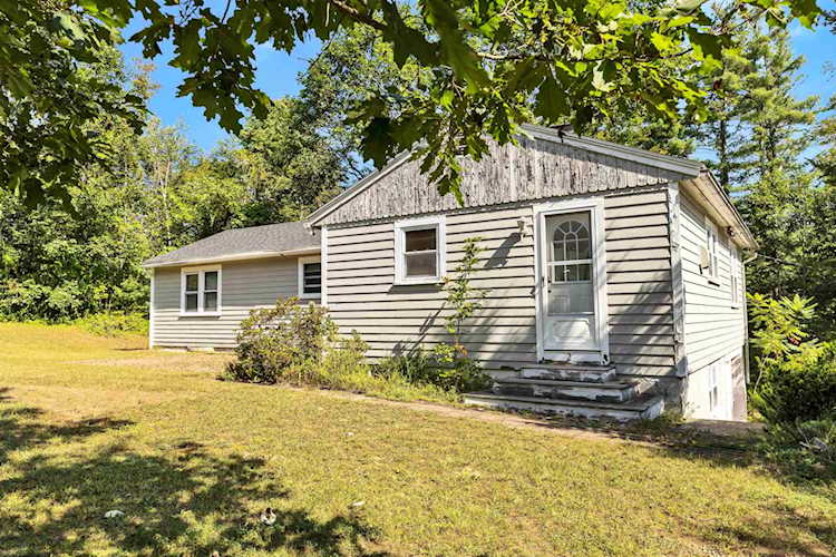 29 Goyette Dr Peterborough, NH 03458