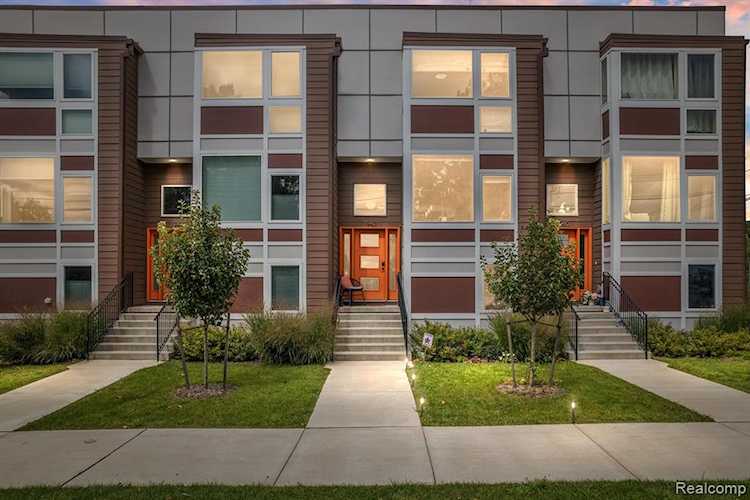 1942 Pine St Detroit, MI 48216