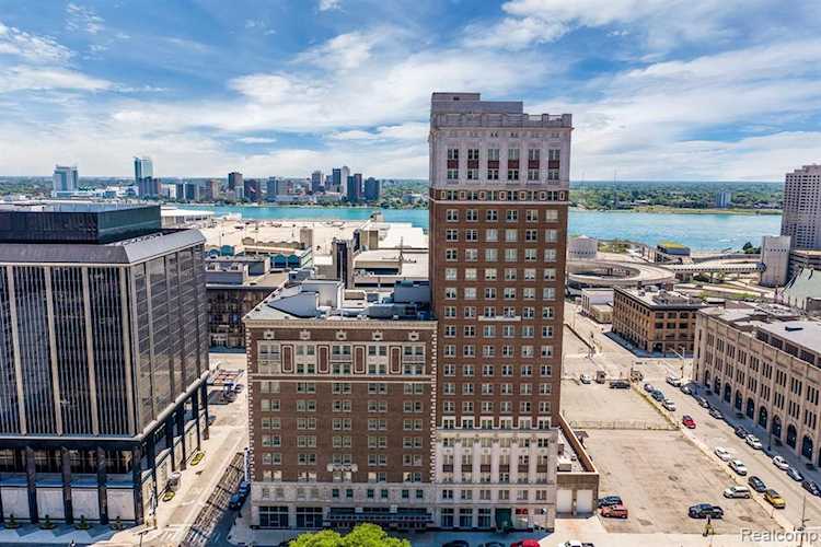 525 W Lafayette Blvd #12D Detroit, MI 48226