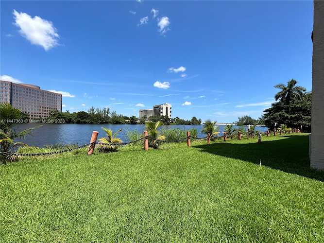 5201 NW 7th St #403 Miami, FL 33126