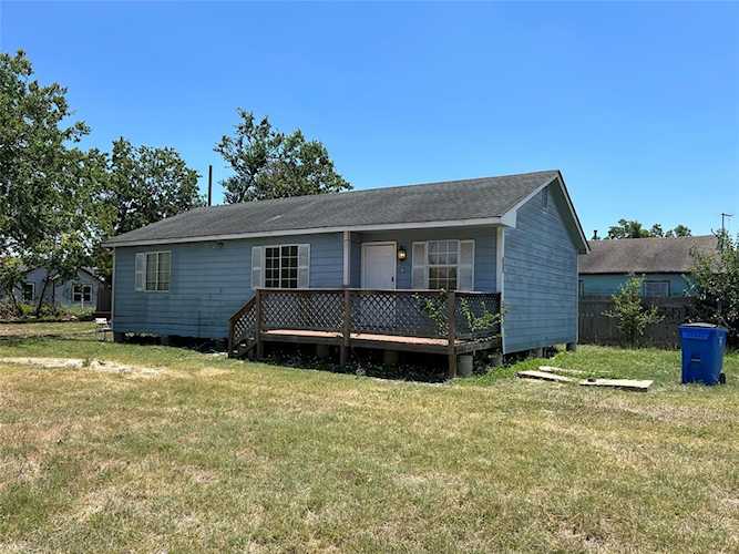 601 S Doak ST Taylor, TX 76574