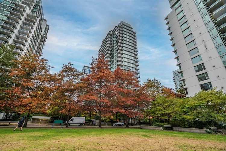 1710 Bayshore Drive #803 Vancouver, BC V6G 3G4