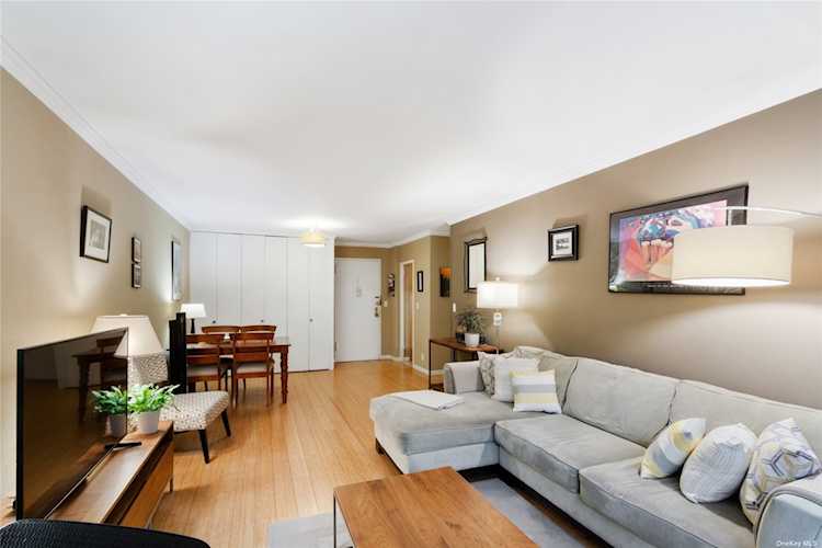 39-65 52nd St #8H Woodside, NY 11377