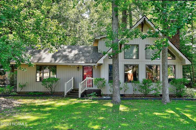 1806 Edgewood Dr Elizabeth City, NC 27909