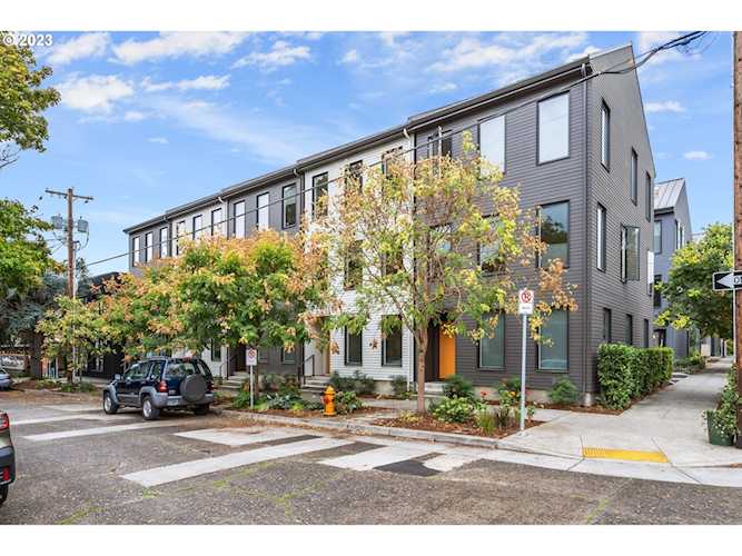1604 SE Claybourne ST Portland, OR 97202
