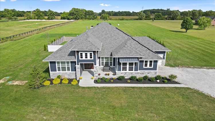 1605 S 825 E Zionsville, IN 46077