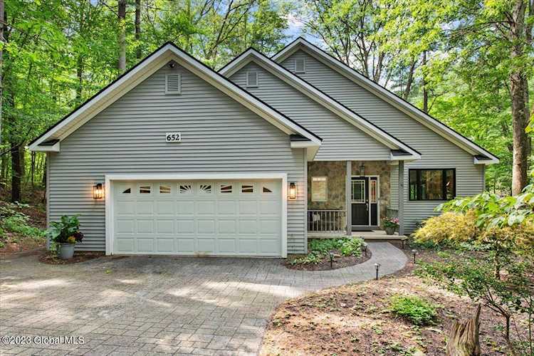 652 Bruno Rd Clifton Park, NY 12065