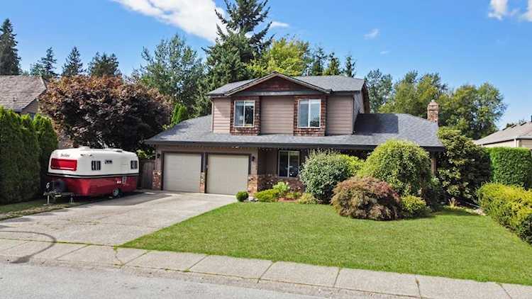 10789 Fraserglen Drive Surrey, BC V3R 8M5