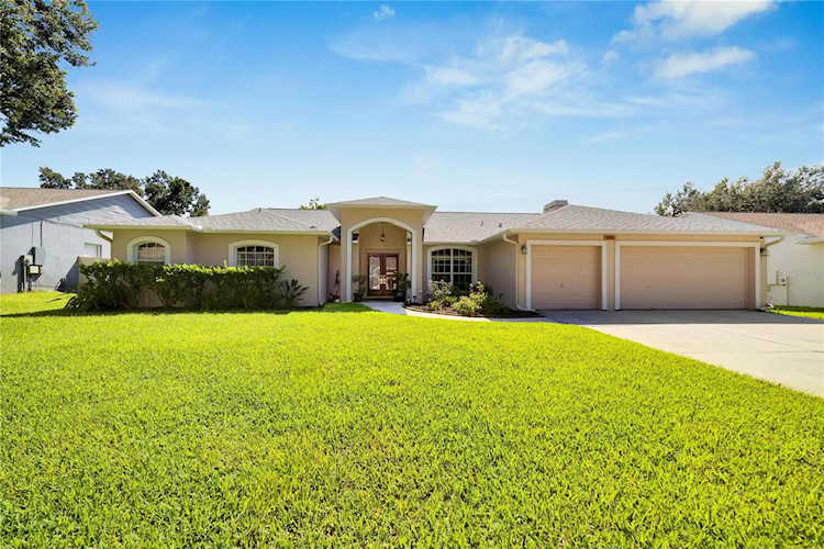 2705 Bent Leaf Dr Valrico, FL 33594