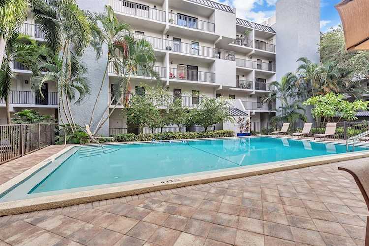 105 4th Ave NE #403 St. Petersburg, FL 33701