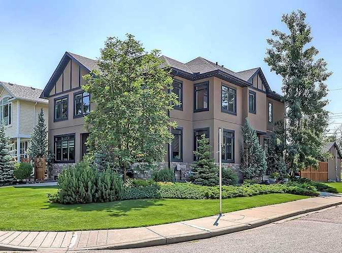 1739 Broadview Rd NW Calgary, AB T2N 3H4