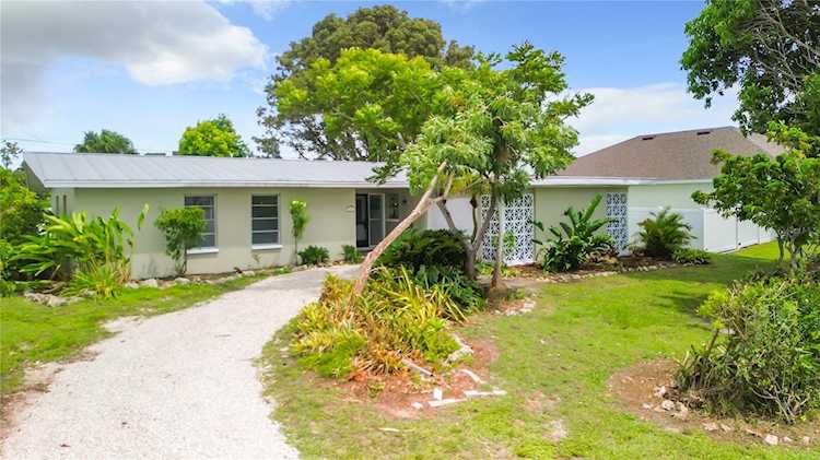 917 SE 25th Ln Cape Coral, FL 33904