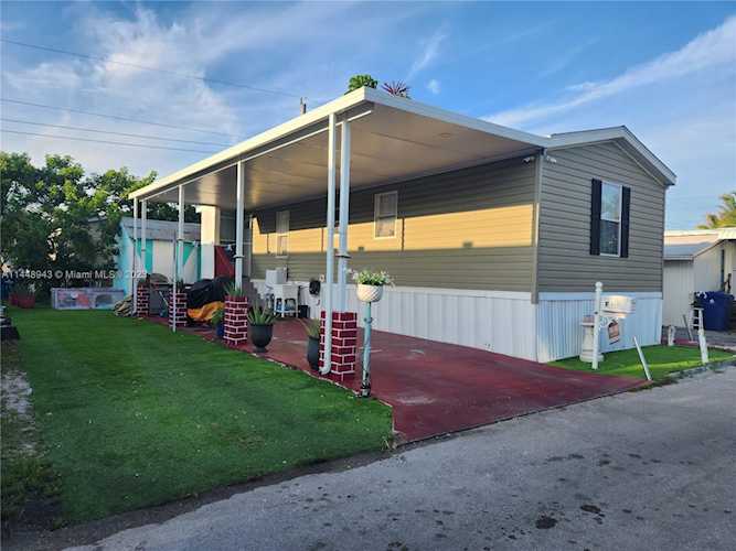 9674 NW 10th Ave Lot F-627 Miami, FL 33150