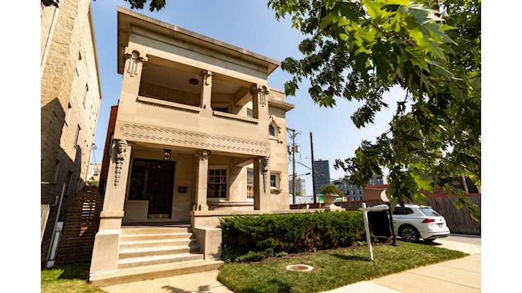 1218 W Winona Ave Chicago, IL 60640