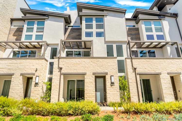 2842 Avella Court San Diego, CA 92108