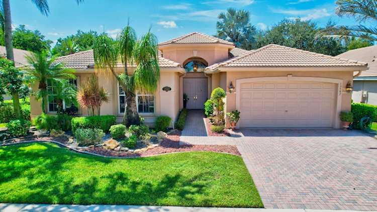 13587 Barcelona Lake Circle Delray Beach, FL 33446