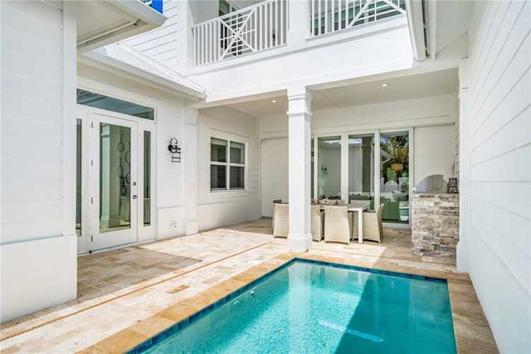 30 Strand Dr Vero Beach, FL 32963