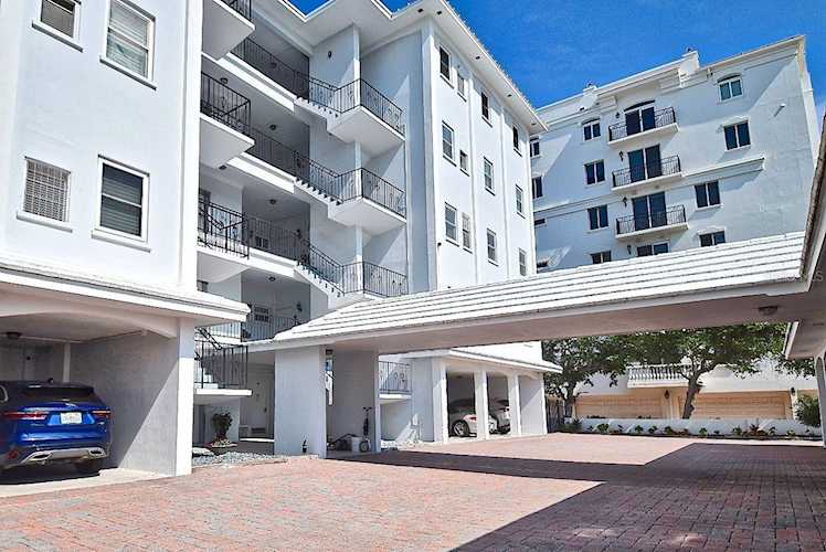 174 Golden Gate POINT #43 Sarasota, FL 34236