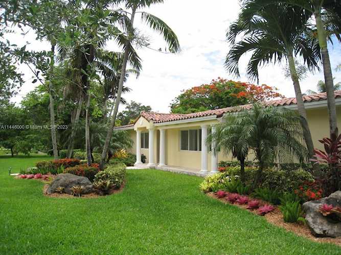 7260 SW 105th Ter Pinecrest, FL 33156
