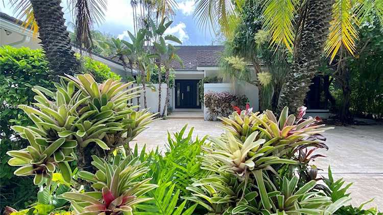 11028 SW 77th Court Cir Pinecrest, FL 33156