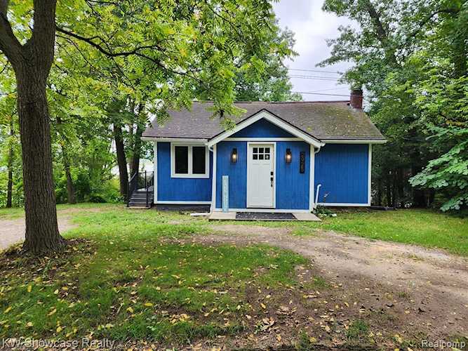 2925 Park Dr Milford Twp, MI 48380 | MLS 20230075786 Photo 1