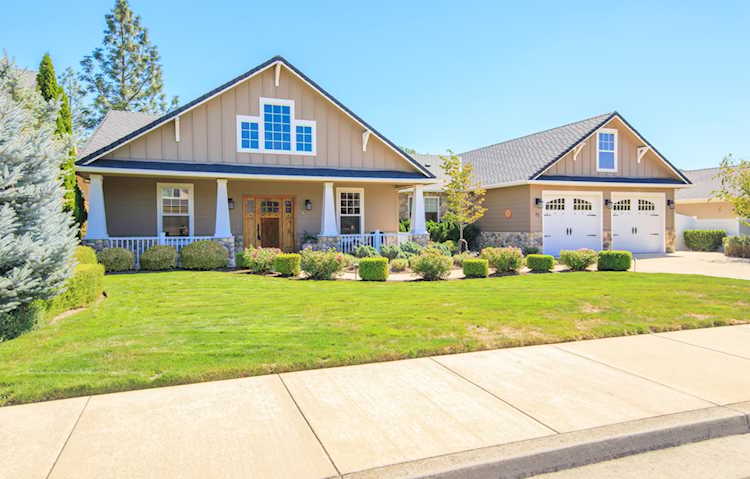 82 Pebble Creek Dr Eagle Point, OR 97524