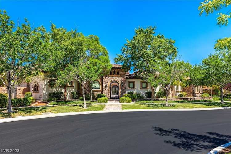 38 Pebble Dunes Ct Las Vegas, NV 89141