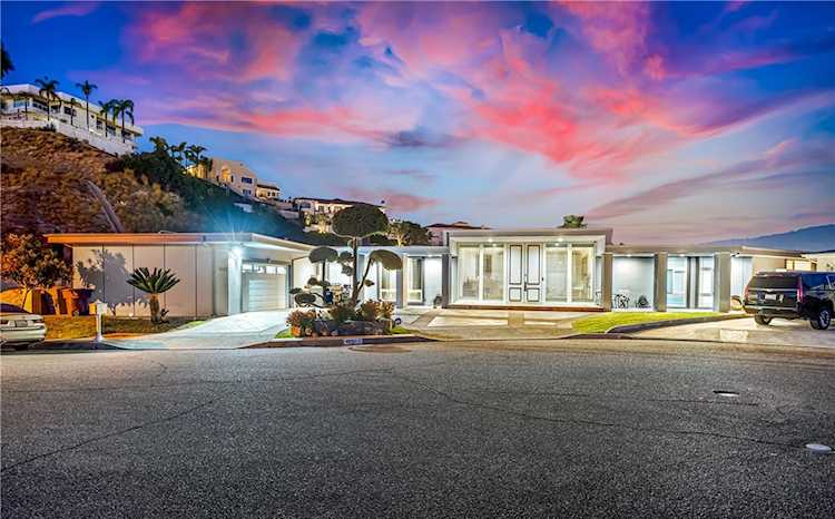 1975 Deermont Rd Glendale, CA 91207