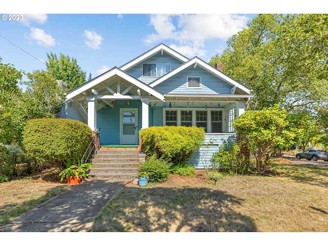 2833 NE Skidmore ST, Portland, OR 97211 | MLS# 23085963 Photo 1