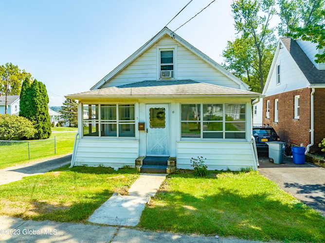 5 Hutton St Menands, NY 12204