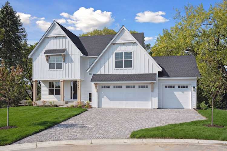 15845 44th Avenue N Plymouth, MN 55446