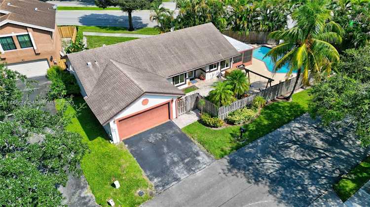 62 Forest Cir Cooper City, FL 33026