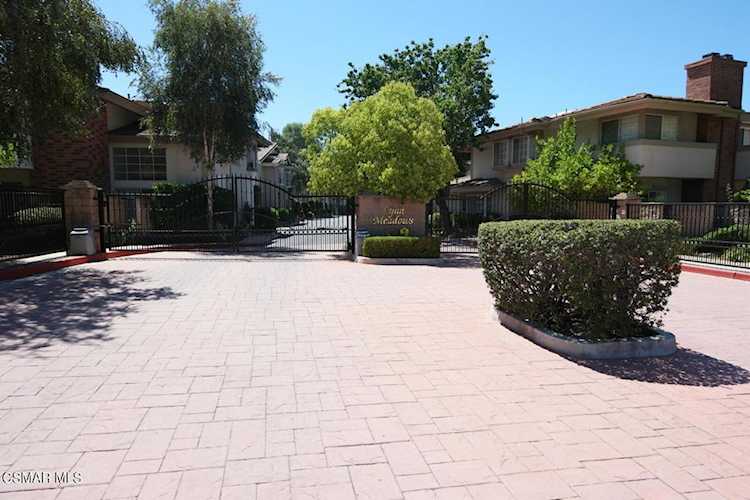 131 Greenmeadow Dr Newbury Park, CA 91320