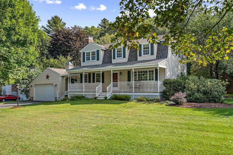 28 Forest St Londonderry, NH 03053
