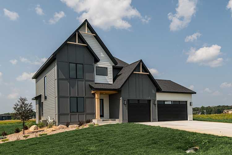 2811 Wildflower Lane SW Rochester, MN 55902