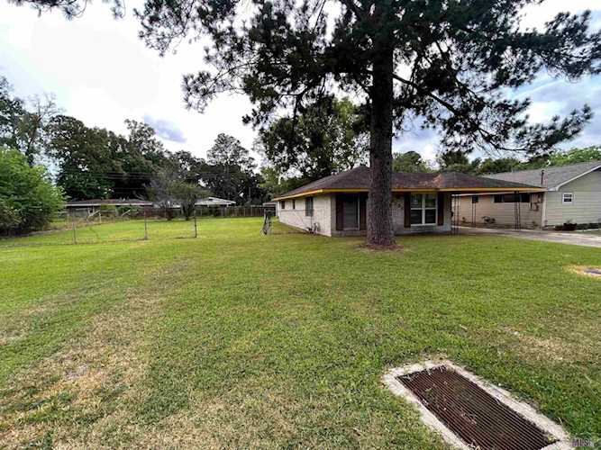 1131 Avenue C Port Allen, LA 70767